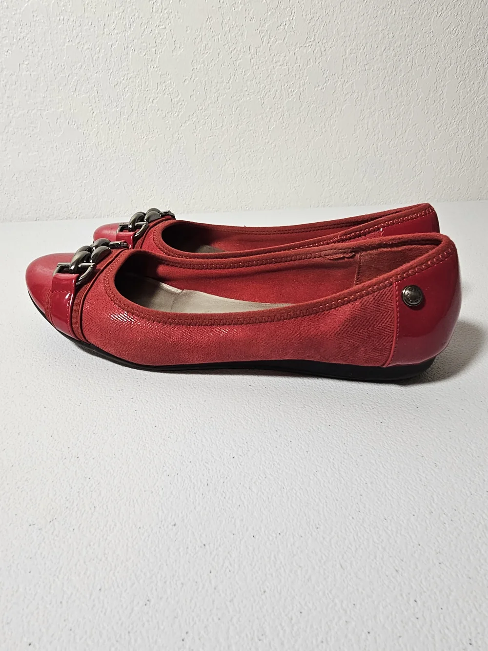 AK Sport Women’s Red Ballet Flat Slip-On Chain Accent Round Toe Comfort 8